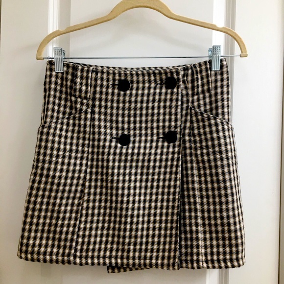 Forever 21 Dresses & Skirts - Cute button skirt!